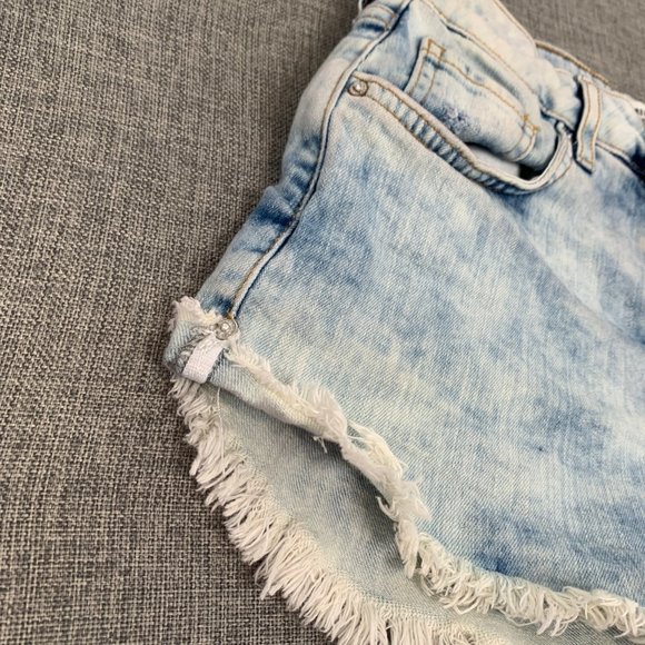 Forever 21 Light Fringed Denim Shorts Acid Wash Button Down 25 Waist Mid Rise - Picture 5 of 13